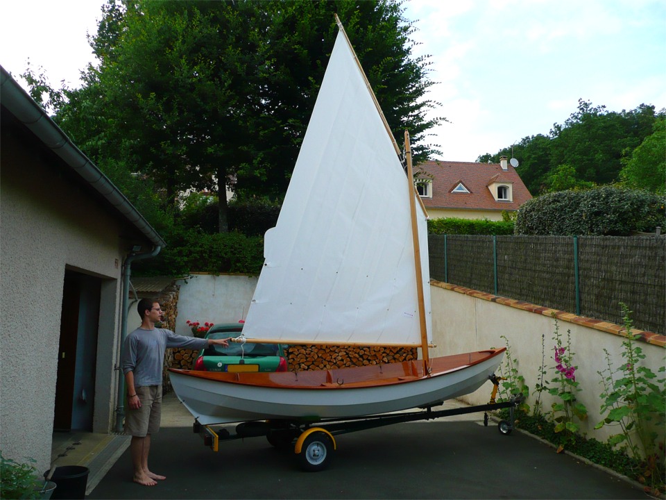 Gérard a acheté une voile de "Laïta", une grande prame de François Vivier. Sa voile au tiers fait 6 m2; ce qui est parfait pour le Skerry. 