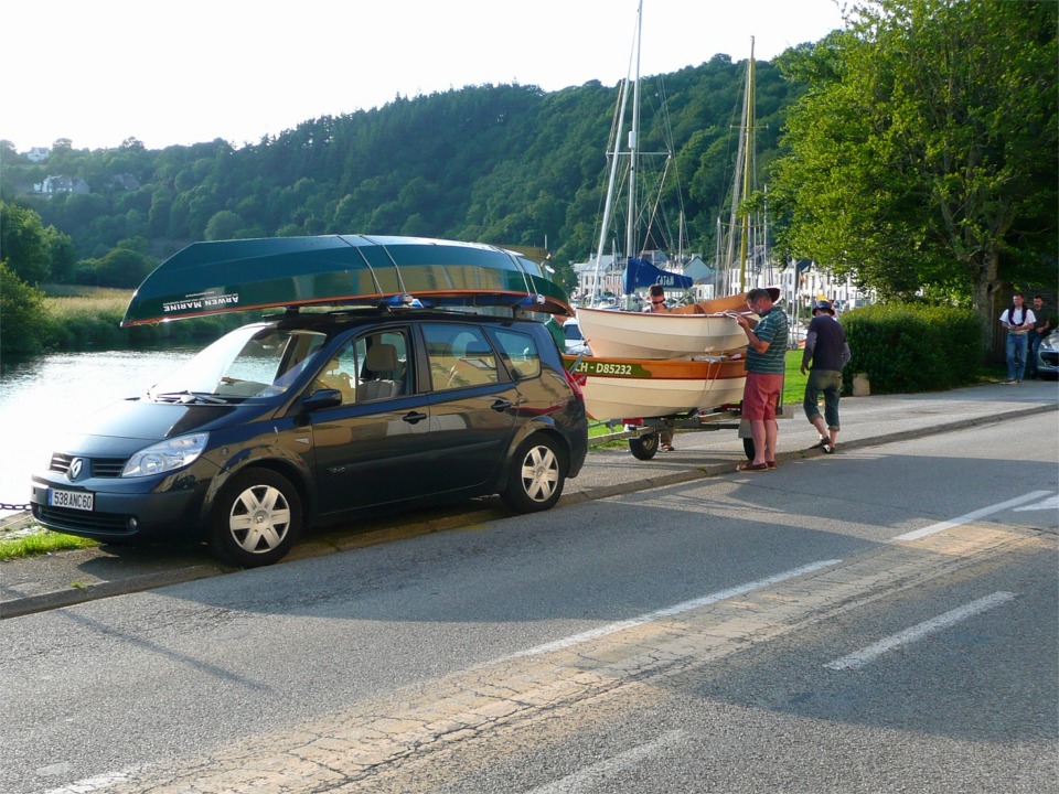 Ronan me fait passer l'affiche officielle de la Route du Sable 2012, 8e édition de ce sympathique rassemblement voile-aviron sur l'Aulne maritime. Bloquez d'ores et déja le week-end des 16 et 17 juin dans vos agendas.. 