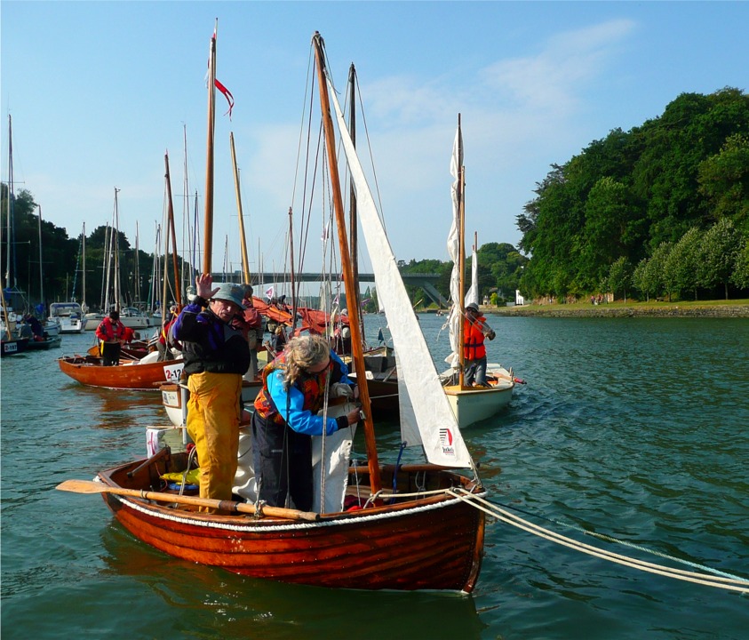 Chacun s'affaire à préparer son bateau en vue de la journée qui s'annonce. 