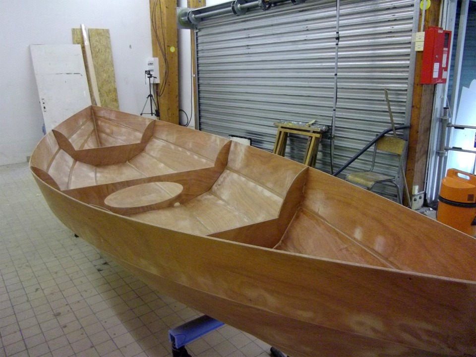 Les trois images suivantes nous sont envoy&eacute;es par Isabelle, de la Maison des Jeunes de Guipavas, juste &agrave; cot&eacute; de Brest, qui fait construire deux Skerry par des &eacute;quipes constitu&eacute;es par les jeunes, scolaires et post-scolaires, de la commune. 