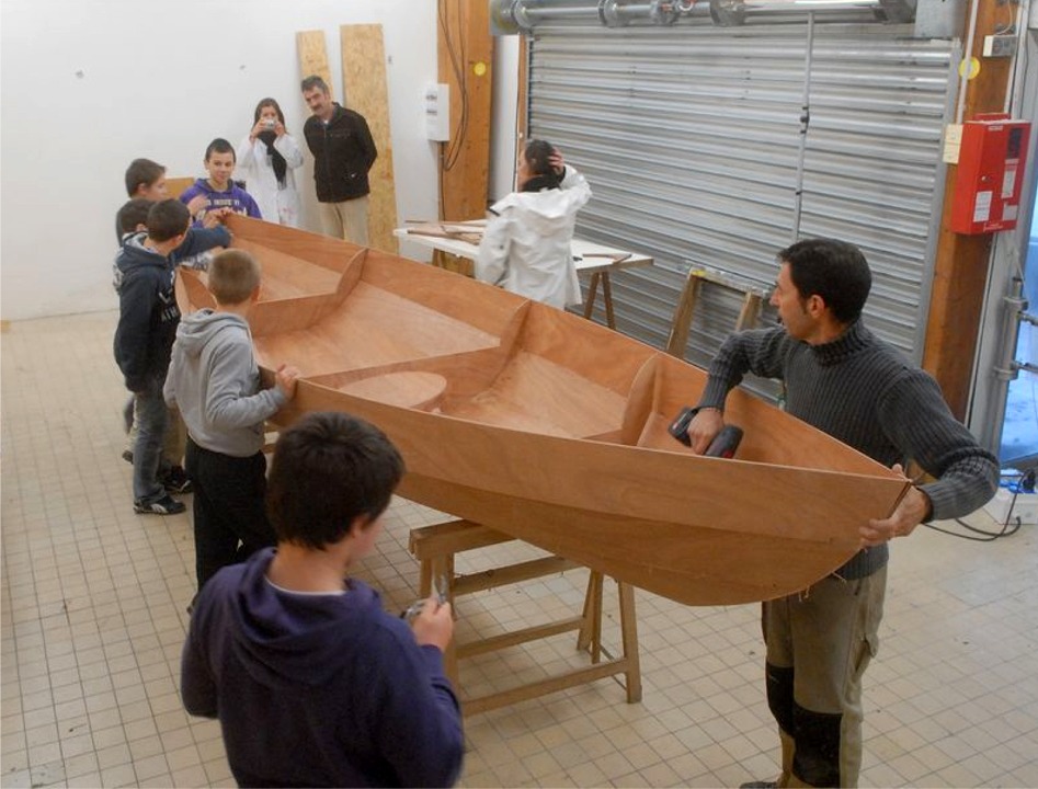 Les deux Skerry de Guipavas seront visibles aux Tonnerres de Brest 2012, sur le quai Malbert, pr&egrave;s du chantier du Guip, et juste &agrave; cot&eacute; du chapiteau o&ugrave; se tiendra l'animation "Je construis mon bateau", o&ugrave; plusieurs chantiers et associations encadreront des novices qui assembleront leur bateau &agrave; partir d'un kit, dont d'autres Skerry ! Un grand merci &agrave; Isabelle pour ces bonnes nouvelles : vivement le 13 juillet 2012 ! 