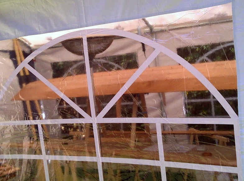 Hervé m'envoie les quatre images suivantes de la construction de sa Yole de Chester. Notez que la qualité des photos est bien meilleure que la semaine dernière ! Par contre, Hervé continue d'avoir un grand plaisir à conduire ce projet et je trouve son enthousiasme bien raffraichissant !