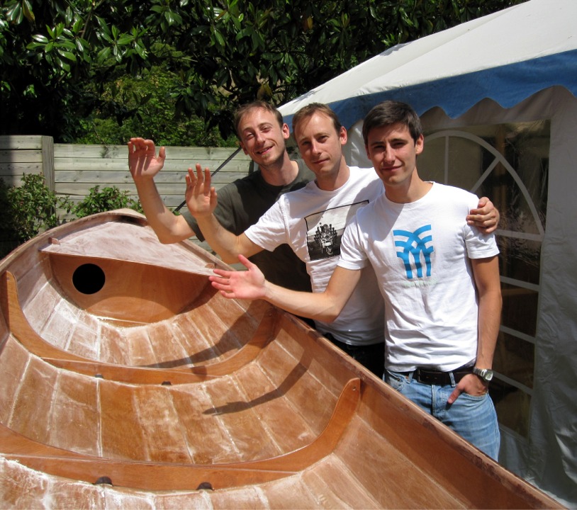 Herv&eacute; a temin&eacute; la construction de ca Yole de Chester et il ne lui reste plus qu'&agrave; poncer pour attaquer la finition de son bateau. 