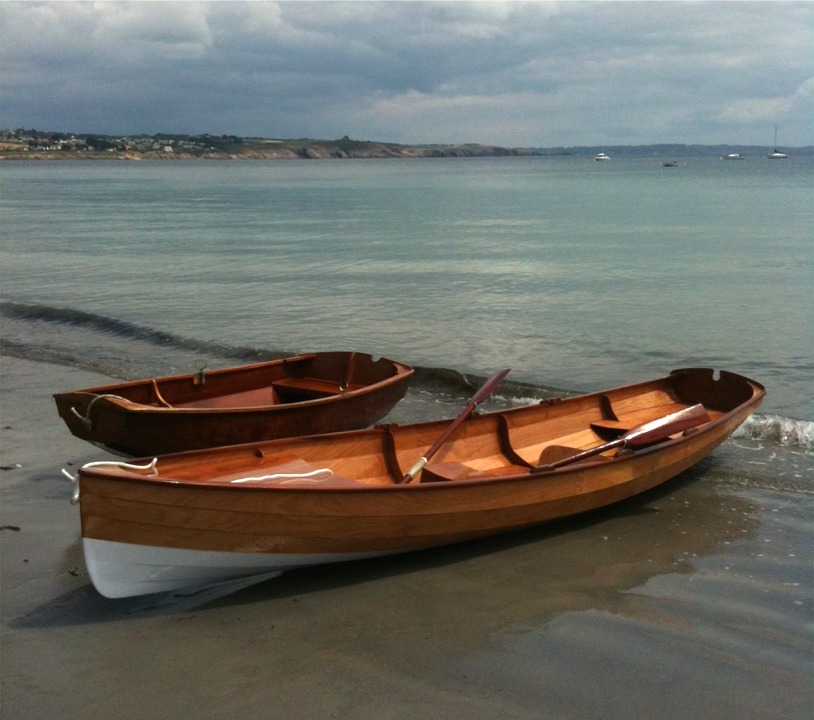 La Yole de Chester est le second bateau que construit Herv&eacute; : le premier est la jolie prame sur la gauche.