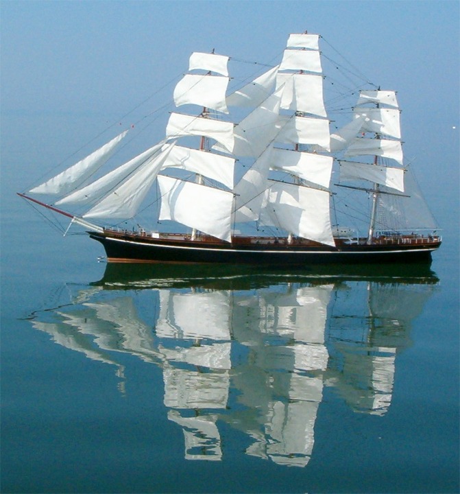 Une autre image par un jour de calme blanc : notez le superbe effet de reflet sur l'eau ! Un lien sur la version "grande" de chaque image vous permet d'afficher chacune des photos en r&eacute;solution originale. 