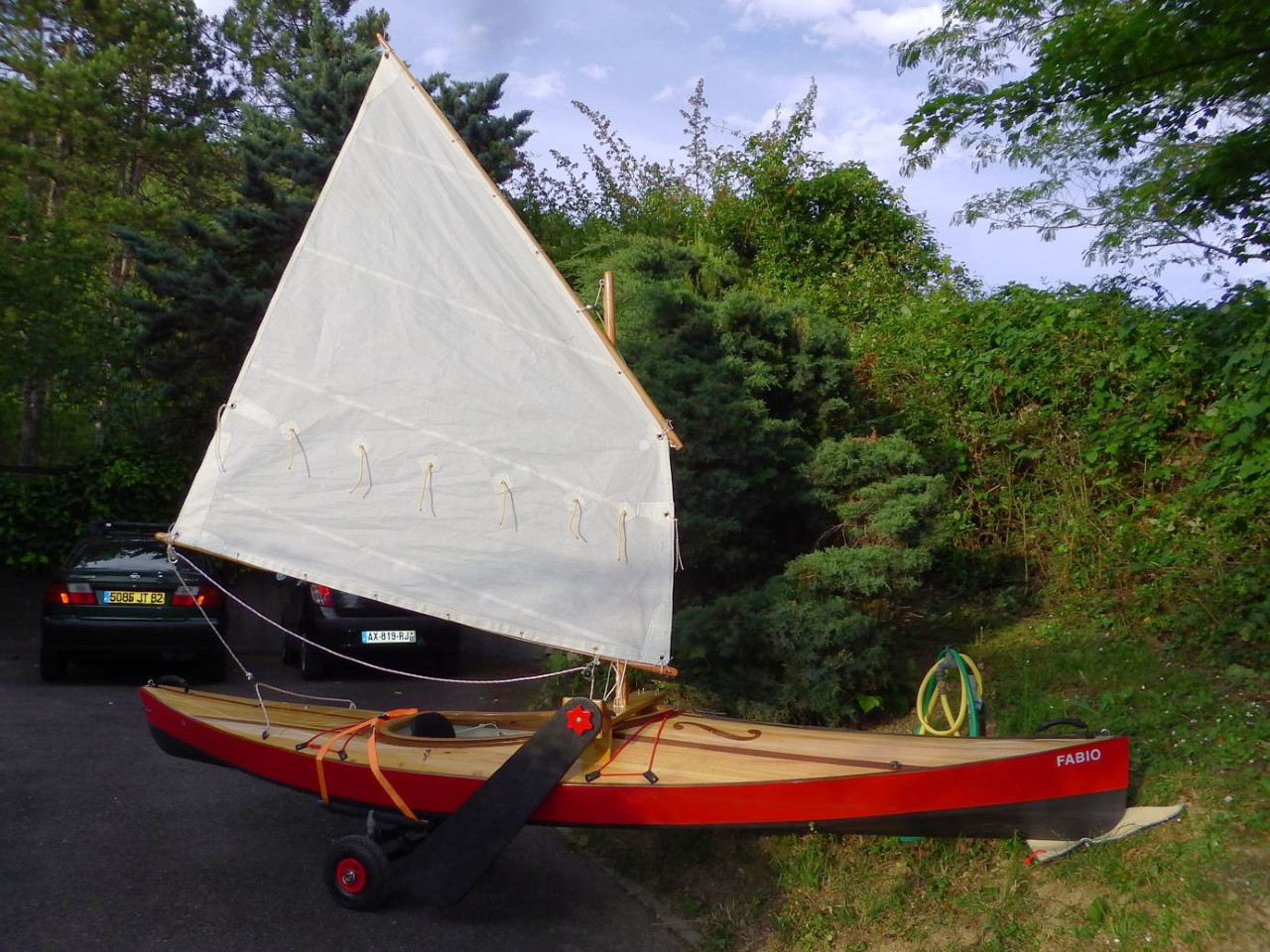 Et ici, c'est un Wood Duck 12 Hybride dot&eacute; d'un gr&eacute;ement, que je suis fort curieux de voir naviguer ! 