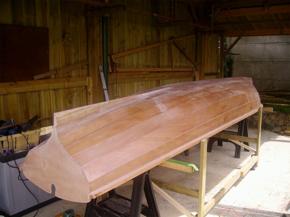 Je commence par une photo d'une Yole de Chester en cours de construction par un client dans les Côtes d'Armor. Travail impeccable, cela va faire un beau bateau ! 