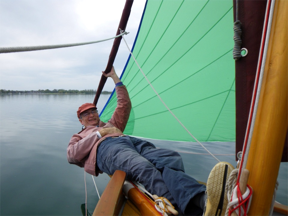 La navigation à voile, c'est crevant, semble nous dire Pierre... 