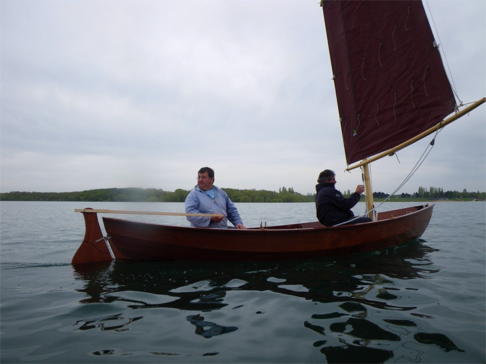 Mon frère Benoît barre "Gandalf" et je filme la flottille. 