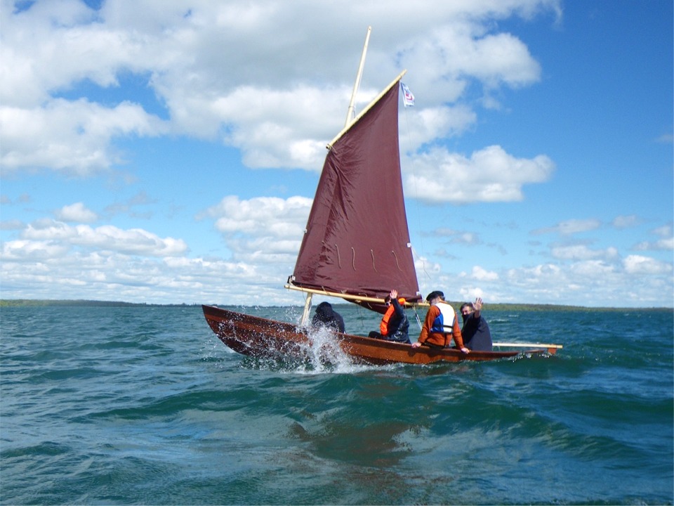 J'ai aussi pris un ris sur "Gandalf". J'ai même pris le second à un moment, car j'étais surtoilé dans les rafales, mais nous l'avons largué presque aussitôt car le bateau manquait de puissance. 