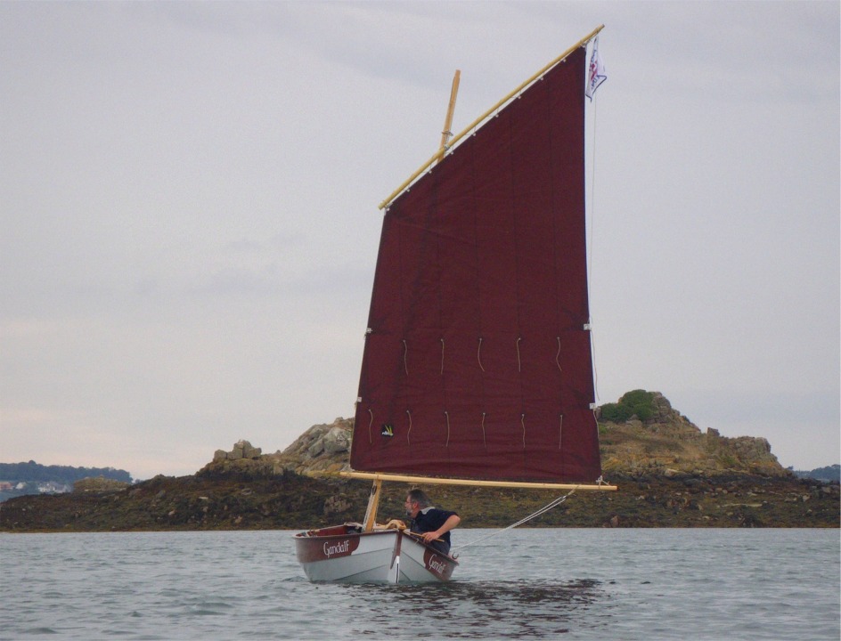 Après le pique-nique sur la grève, nous repartons pour un petit tour dans les cailloux entre l'Ile Verte et Béniguet.