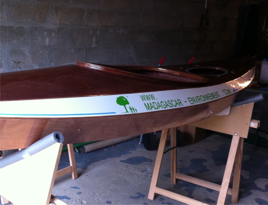 Le Wood Duck 12 de Jean-Fran&ccedil;ois arbore les couleurs de l'association dans le cadre de laquelle il participe &agrave; un projet de bateau fluvial &eacute;lectrique. 