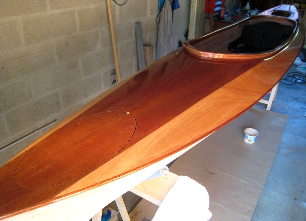 Vue de l'avant avec la trappe en position. 