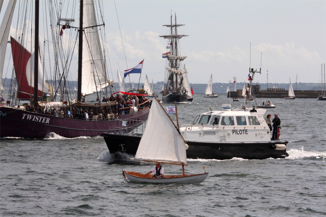 Cette image donne une idée du trafic dans l'avant-port de Brest pendant la fête...