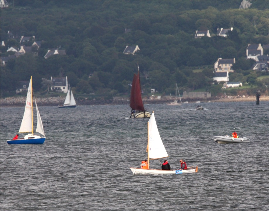 Le mystère est levé : ce Skerry est "Tonnerre" de Guip", l'un des deux Skerry construits par les jeunes de la commune de Guipavas, toute proche de Brest. 
