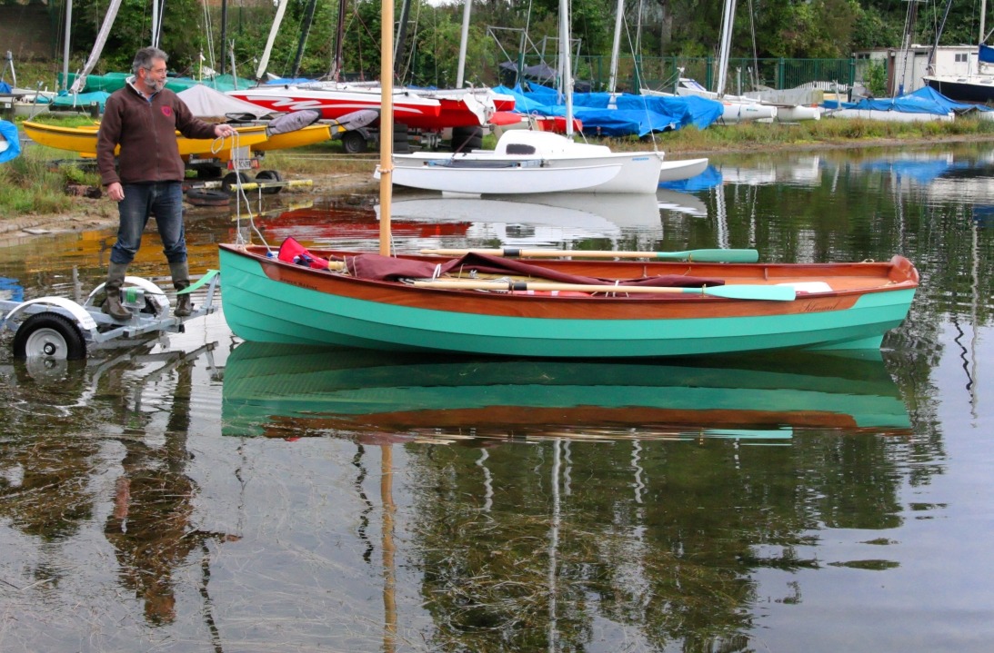 Voila qui est fait et Silmaril est maintenant totalement support&eacute; par le volume d'eau qu'il d&eacute;place, soit 115 dm3. Car je rappelle &agrave; ceux qui &eacute;taient dissip&eacute;s pendant cette le&ccedil;on, un d&eacute;cim&egrave;tre cube d'eau p&egrave;se un kilo (et on l'appelle aussi le litre). Je vous laisse aller consulter le principe d'Archim&egrave;de. 