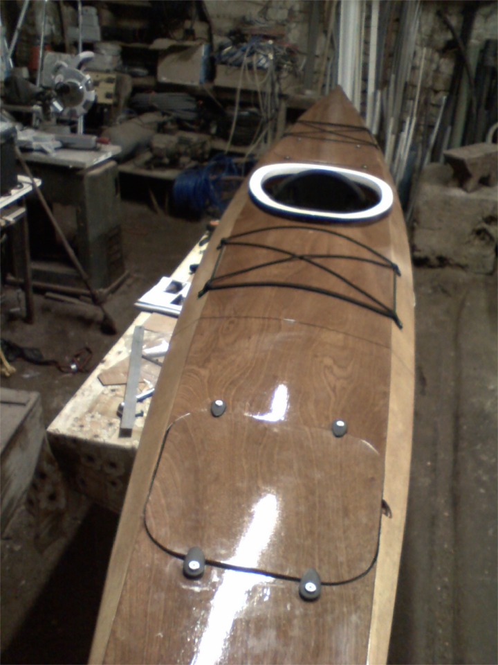 Fr&eacute;d&eacute;ric nous a envoy&eacute; cette photo du Shearwater Sport D&eacute;montable qu'il vient de terminer avec les commentaires suivants : "Je viens de finir mon Shearwater D&eacute;montable et j'en suis tr&egrave;s satisfait. Ce fut un tr&egrave;s grand plaisir. Le kit fut tr&egrave;s complet, le manuel de montage est aussi tr&egrave;s bien fait et tr&egrave;s complet. Ce fut une exp&eacute;rience ou j'ai pris &eacute;norm&eacute;ment de plaisir et vous en remercie. Je n'ai plus qu'&agrave; allez l'essayer !"