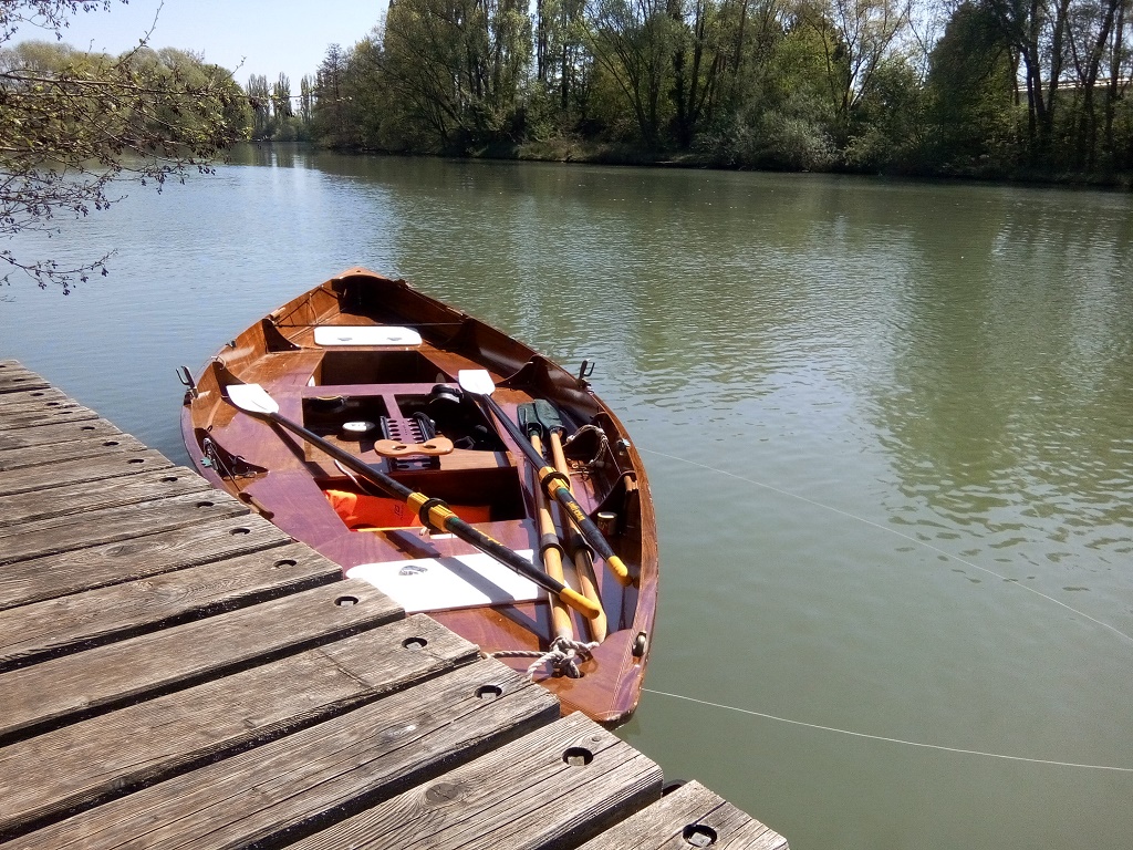 Ce dimanche 9 avril, je remets Gandalf &agrave; l'eau sur l'Oise, qui passe &agrave; une encablure de l'atelier, afin de me remettre &agrave; l'aviron en douceur (mais &ccedil;a fait mal tout de m&ecirc;me !) &agrave; l'occasion d'un pique nique familial et nautique ! 