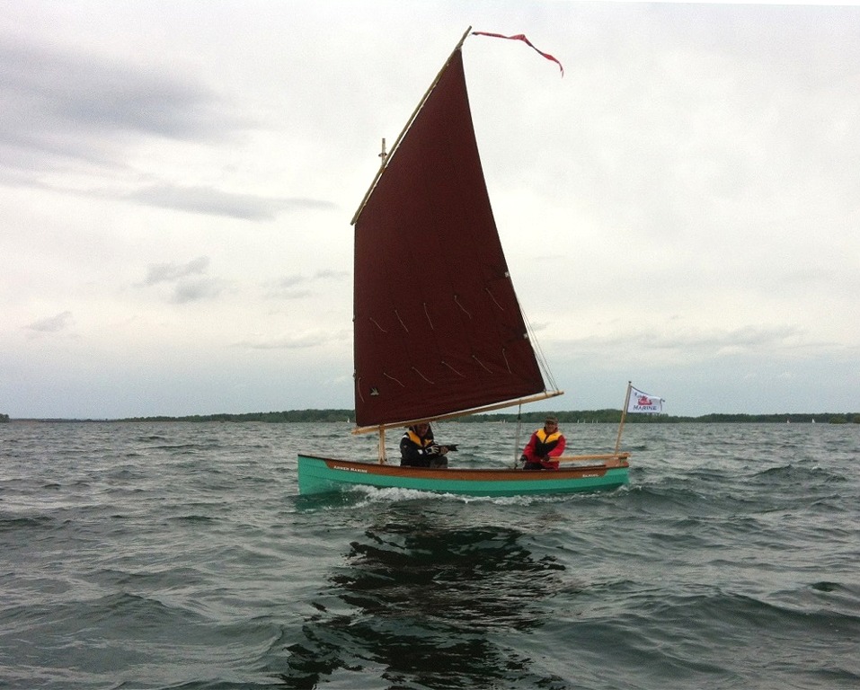 Les deux Ronan à bord du Silmaril, qui a été leur "chase boat" pour beaucoup des photos faites par Ronan. 