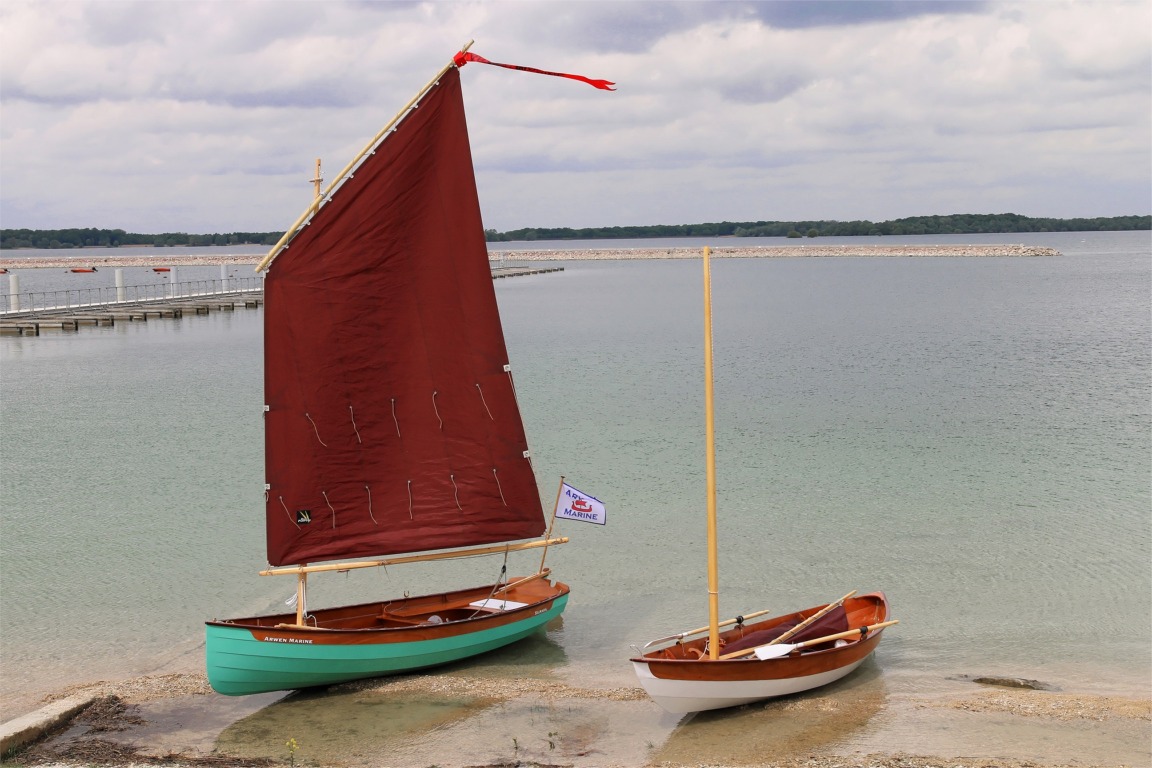 Le Silmaril et le Skerry Méaban : ils ont la même longueur H.T. à 3 cm près, mais ce ne sont pas exactement les mêmes bateaux... 