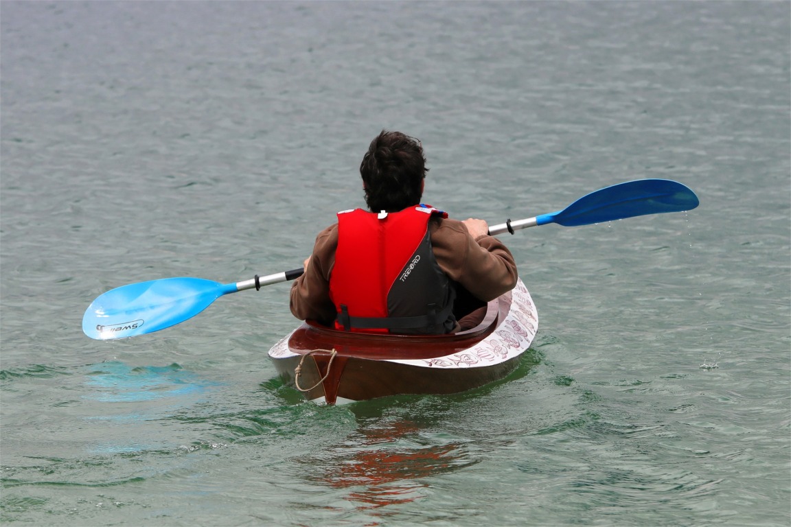 Manu teste le Wood Duck 10, pour son dernier Lac d'Orient sans bateau : il construit actuellement un PassageMaker Dinghy enboîtable qui sera gréé en misainier. 