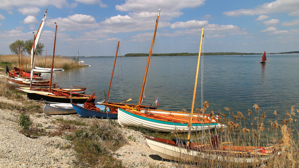 Ronan est arriv&eacute; le samedi en fin de matin&eacute;e avec son bateau "An Treizh" et le second Ronan. Cette premi&egrave;re image montre donc une partie de la flottille pendant la pause d&eacute;jeuner de samedi. 