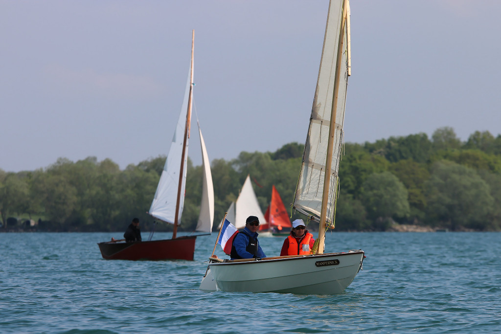 Le Skerry Raid "Manpernick" devant le GIS "Le GLIS" de Laurent, venu du Bassin d'Arcachon pour participer à son premier Rassemblement Arwen Marine. Laurent a construit son GIS cet hiver, comme moi, et en a modifié les aménagements encore plus que moi (dérive et safran pivotants, grands caissons, foc sur bout-dehors, etc.) 