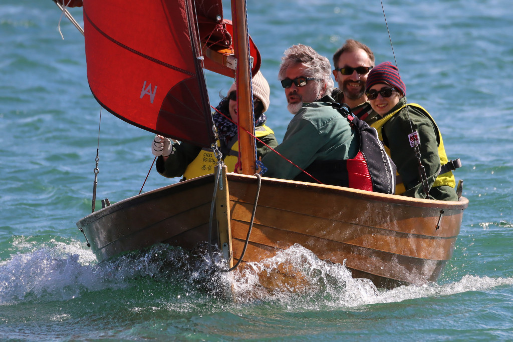 Gros plan sur "Scarlet" et son équipage. Luc a l'ai assez content ! 