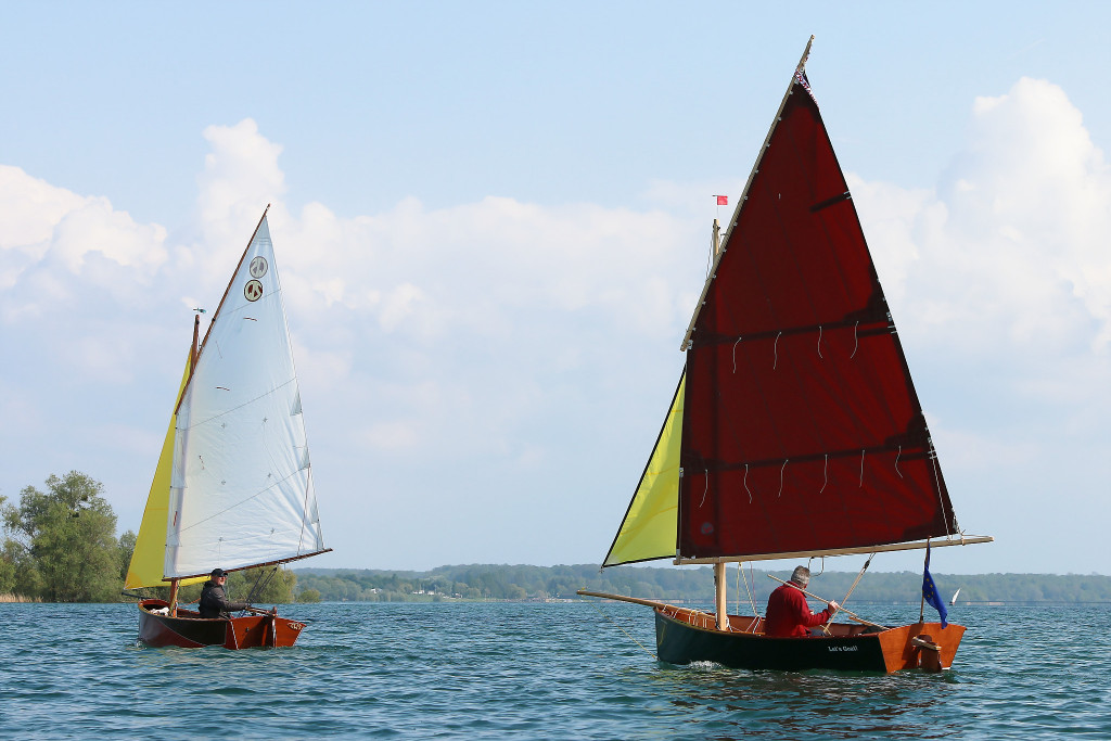 Voici deux des quatre GIS répertoriés en France : un autre navigue près de La Rochelle et le dernier est à Toulon, après avoir commencé sa carrière sur le Bassin d'Arcachon, comme "Le GLIS". Un autre est en construction sur le Bassin et deux autres près de Soissons, qui porteraient la flottille au nombre de sept. 