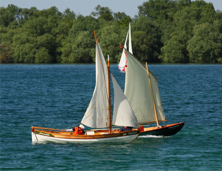 Les arbres de la berge sont en fait &agrave; 2 km derri&egrave;re les Skerry ! 