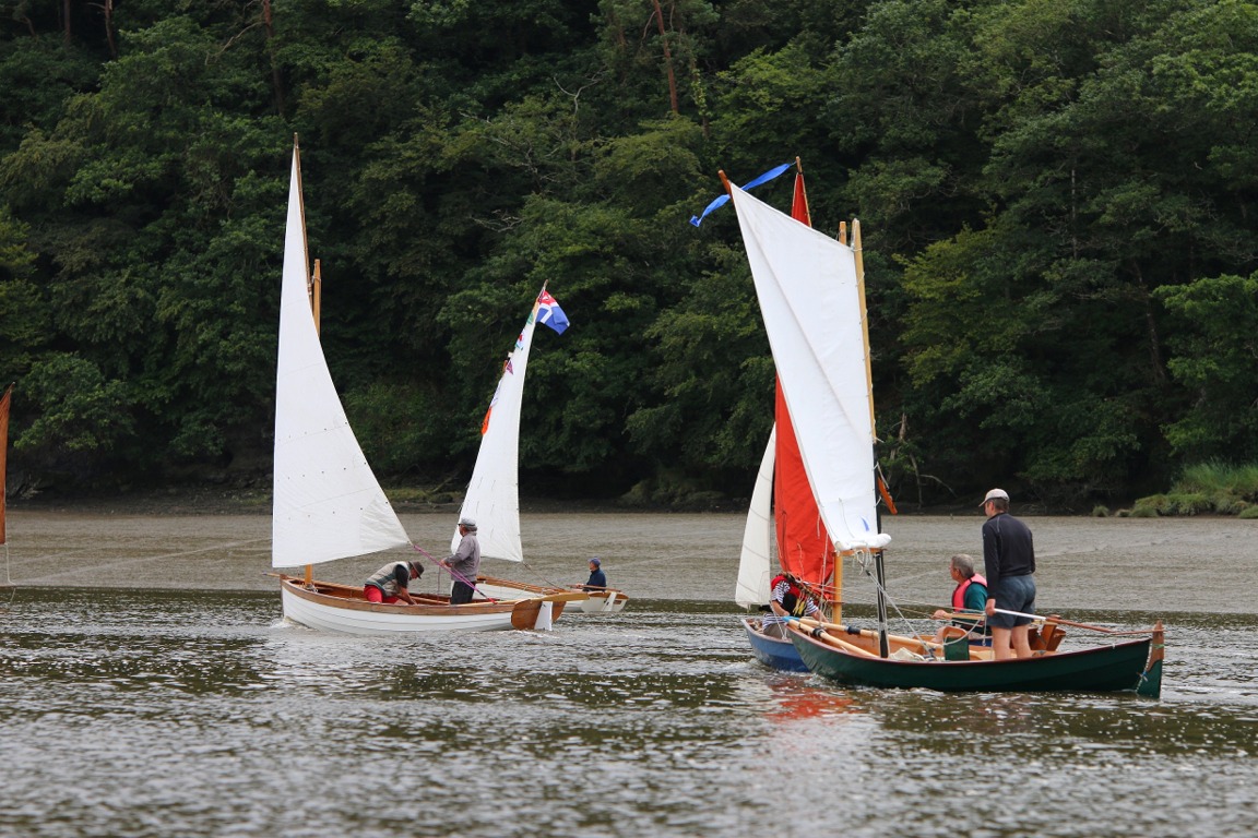 Les bateaux glissent sur l'eau plate, et la seule diffciulté de navigation est d'éviter les collisions (il y en aura, mais plus loin, pendant le louvoyage). 