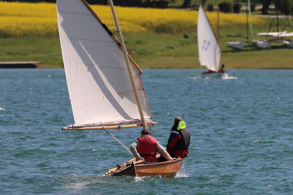 "La Marie Pupuce II" : comme d&eacute;j&agrave; discut&eacute; ci-dessus, le t&eacute;l&eacute;objectif enfonce visuellement le bateau dans son sillage. 