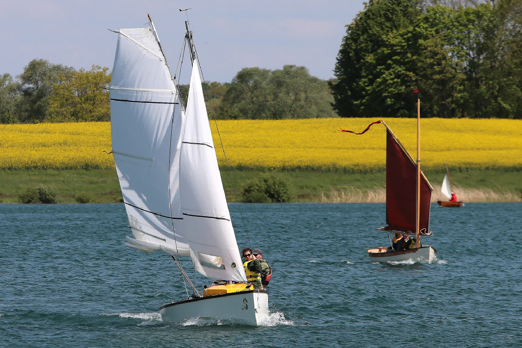 "Valhalla", "Mounouf" et "Prise de Ris'K" tout au fond, avec son foc gréé en guise de misaine. 