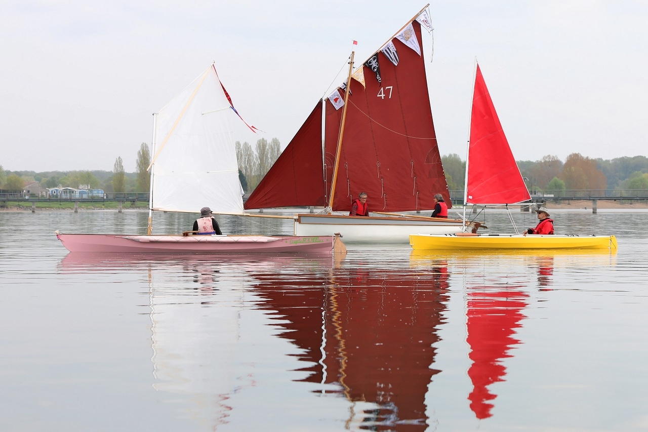 Didier est venu de Brest avec son "ExploRAMEur" qui commence à être très au point. On voit derrière le Pirmil "Thema" de Pierre et Francis à bord de "Merzin". 