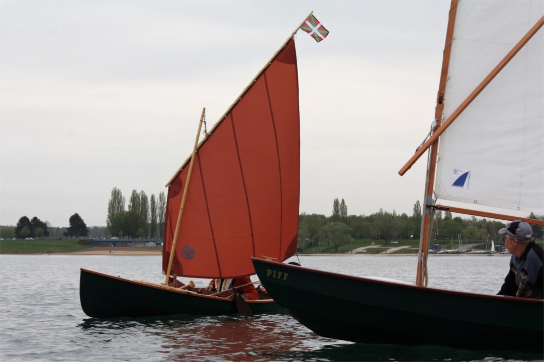 "Urpekoa" et "Piff". Ce sont bien les couleurs du Pays Basque qui flottent à la corne "d'Urpekoa", car Charles-Edouard est basque de coeur (et de chapeau). 