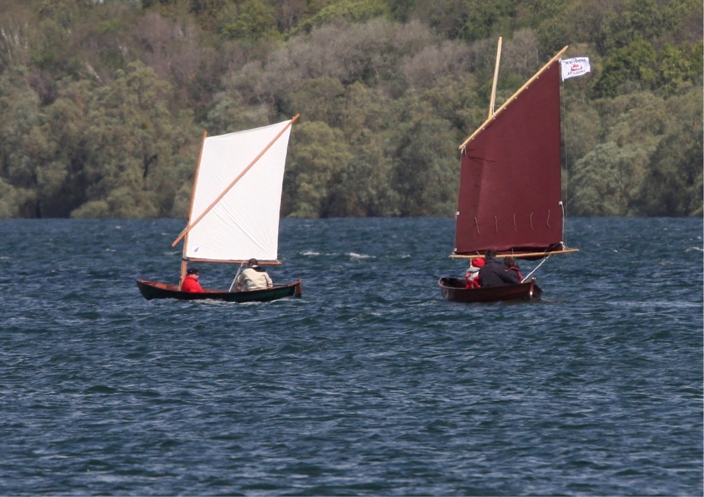 Ma bande de ris sur "Gandalf" fait 2 m2, ce qui me laisse encore 7 m2. Par contre, il n'y a pas de bande de ris dans la voile à livarde standard de "Piff". 