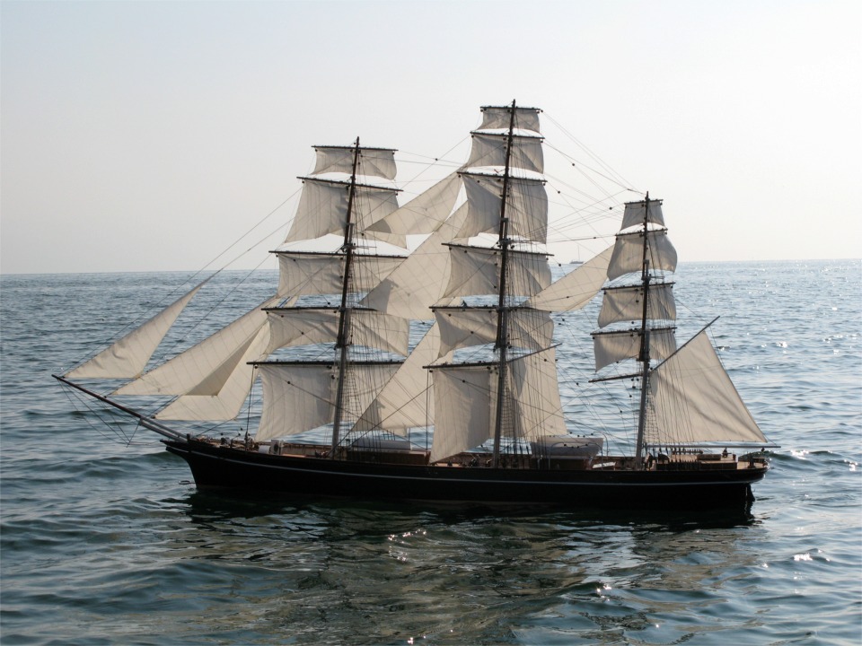 Et voici la seconde image en haute résolution. Il y a malheureusement peu de chance que vous ne revoyiez la "grande" Cutty Sark ainsi... Même restaurée, il n'est toujours pas question de la laisser naviguer !