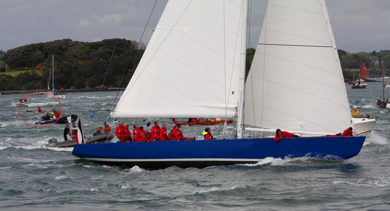 Encore "France 1", et on aperçoit "Chasse-Marée" à l'arrière-plan à gauche, Ronan a gentiment ajouté un cercle rouge pour nous aider à le trouver. 