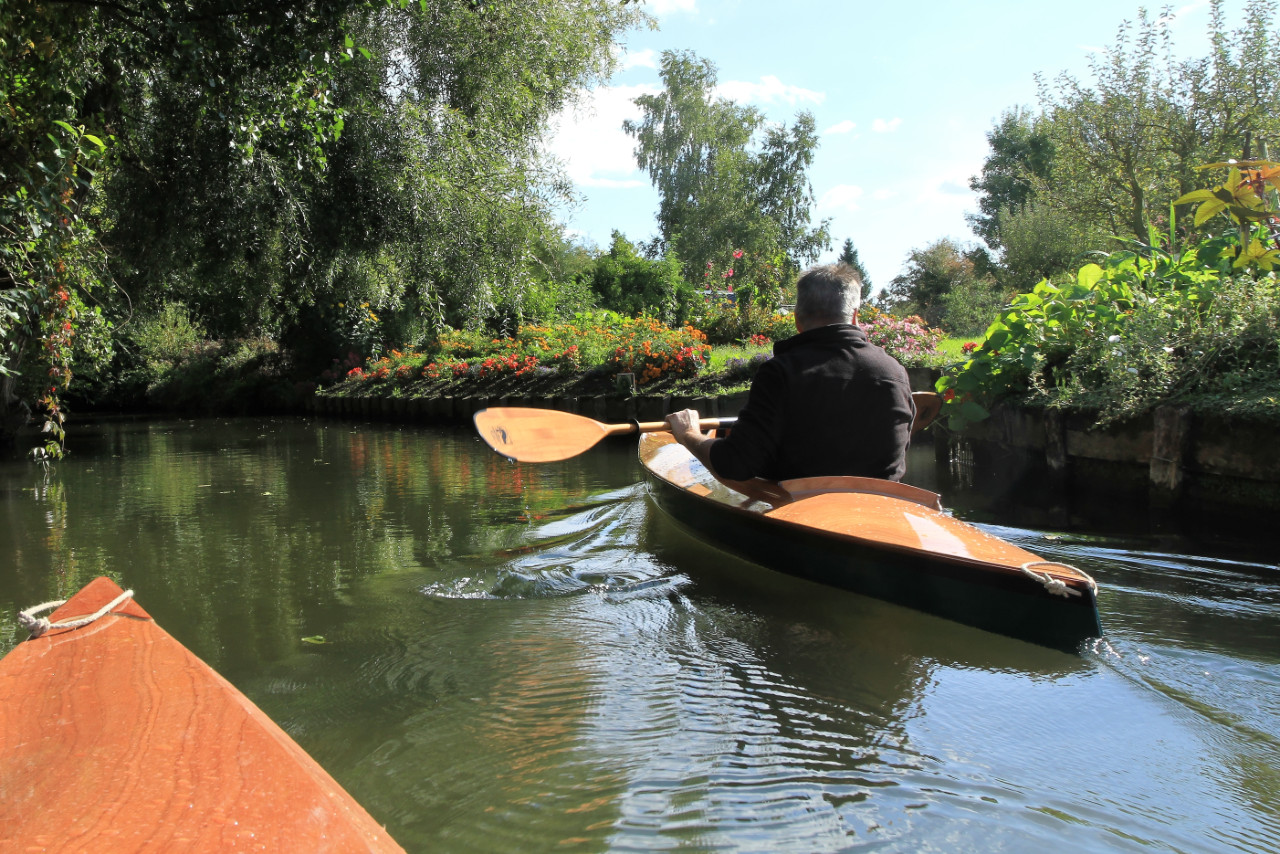 Je m'interromps encore pour aller faire un tour avec Guillaume dans les Hortillonnages à Amiens. 