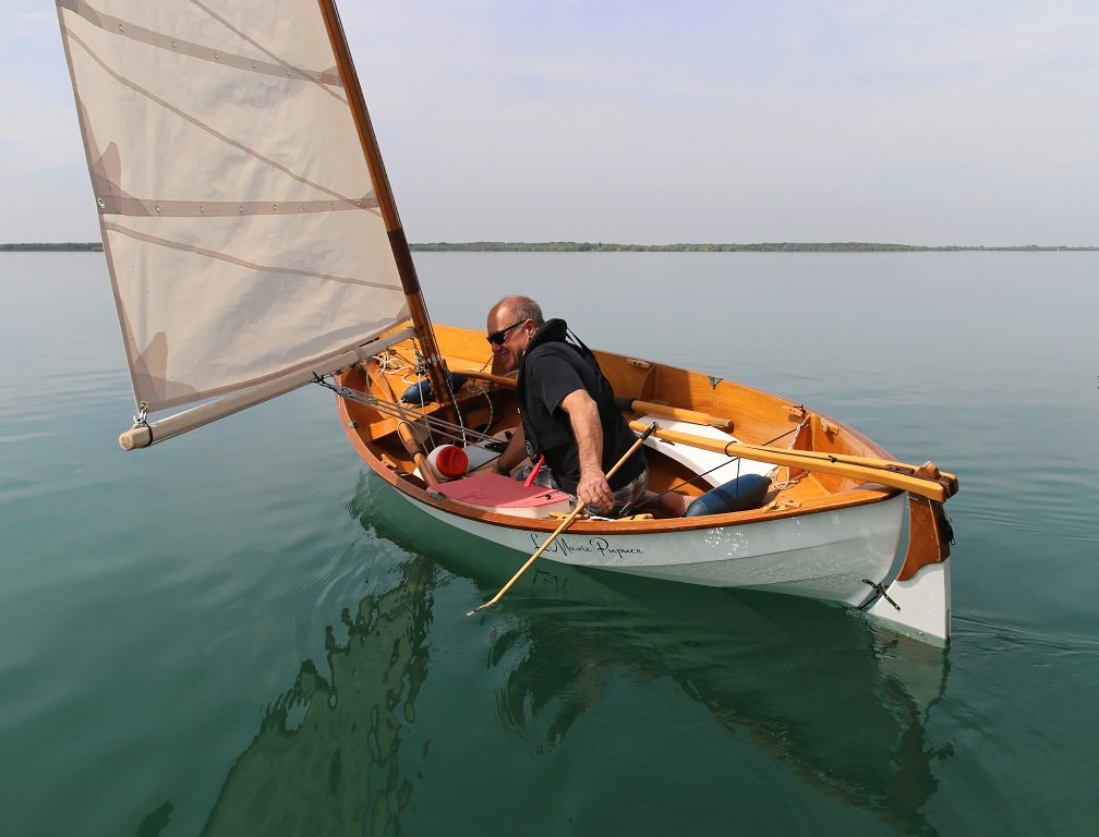 Le calme n'est pas total, La Marie Pupuce avance un tout petit peu... 