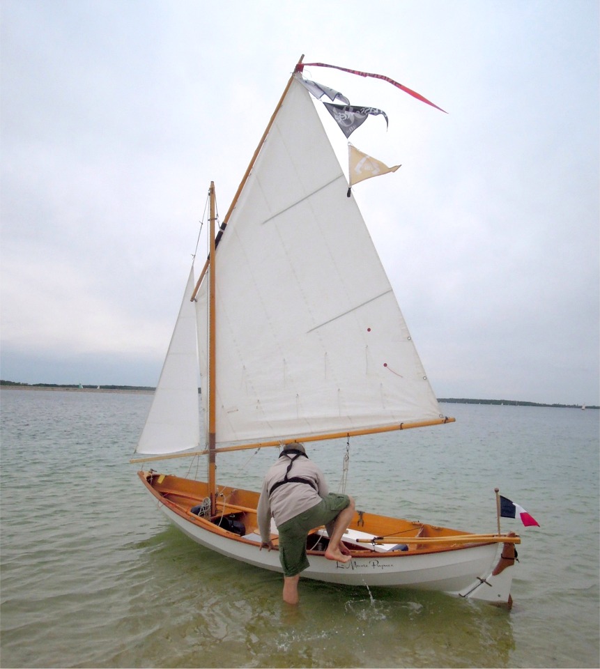 Gérard embarque à bord de La Marie Pupuce. 