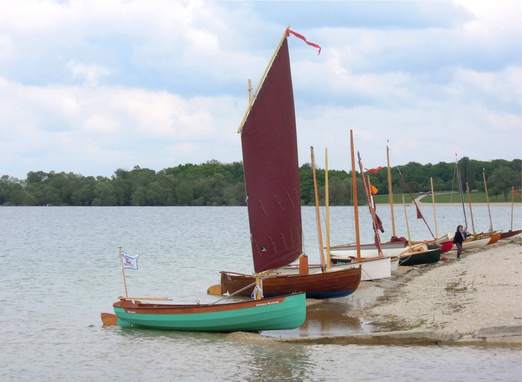 On compte 12 mâts sur cette image, mais je vous laisse identifier les bateaux... 