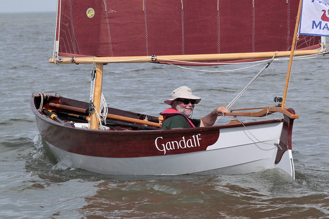 Mon "Gandalf" est au point cette année avec sa nouvelle misaine, une coulisse amovible et de grands avirons carbone-verre.