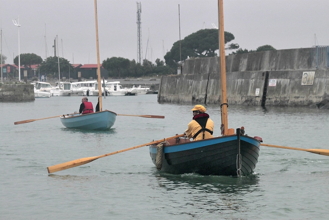 On sort du Douhet à l'aviron : Tournepierre et le Creizic. 