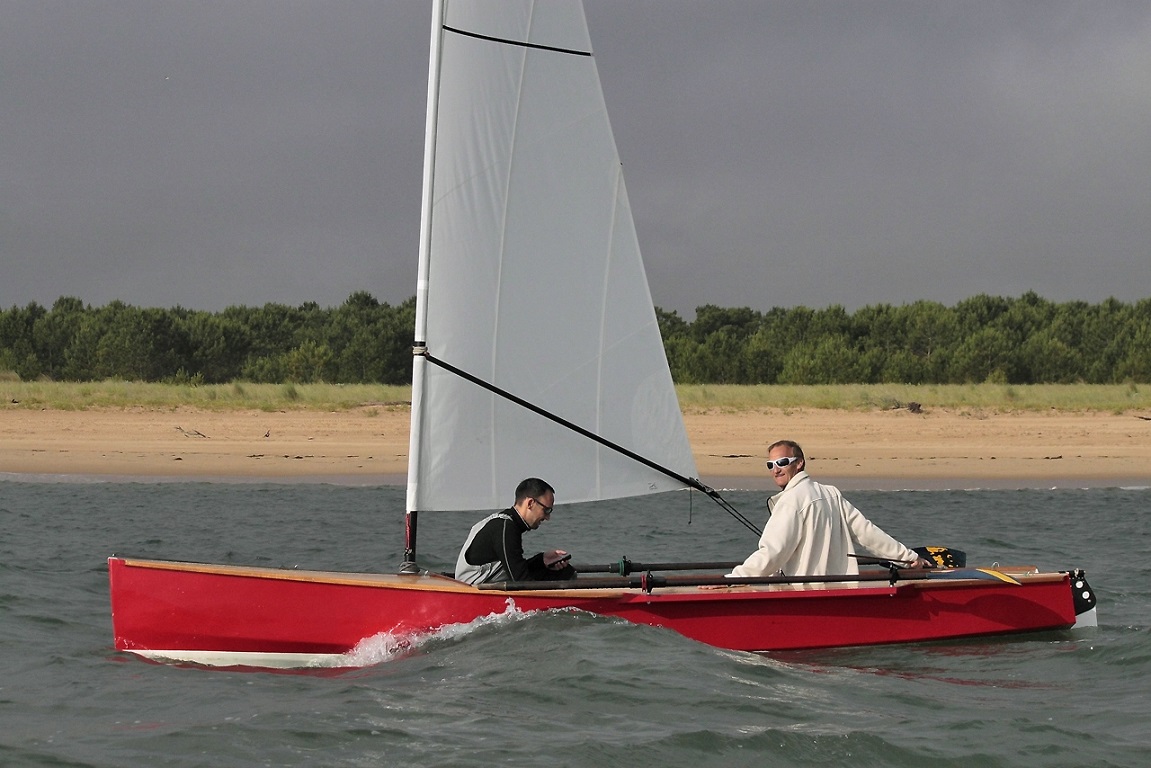 La longueur de flottaison est un élément déterminant de la vitesse d'une coque : on voit que Gilles a maximisé celle-ci sur Foxy Lady : elle est égale à la longueur hors tout. 