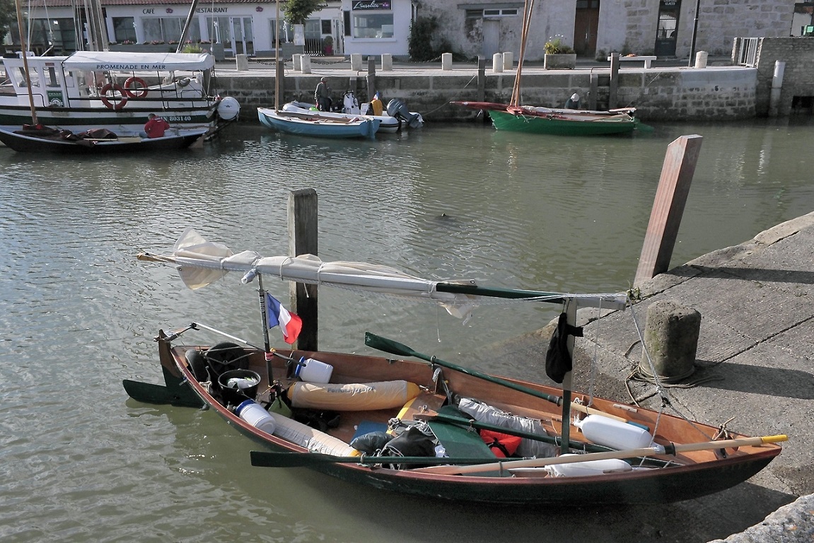 Vue de l'intérieur du Skerry "Piff" : malgré les apparences, presque tout l'armement est rangé et arrimé, prêt pour une nouvelle journée de mer !