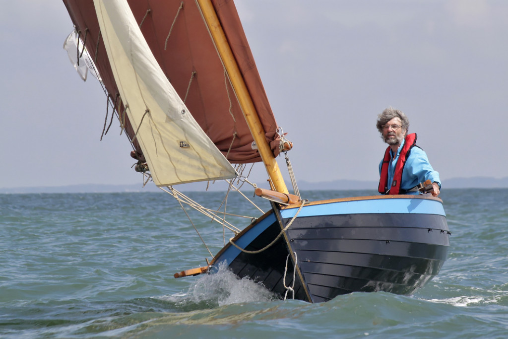 Emmanuel Mailly à bord de son Ilur Tournepierre. 