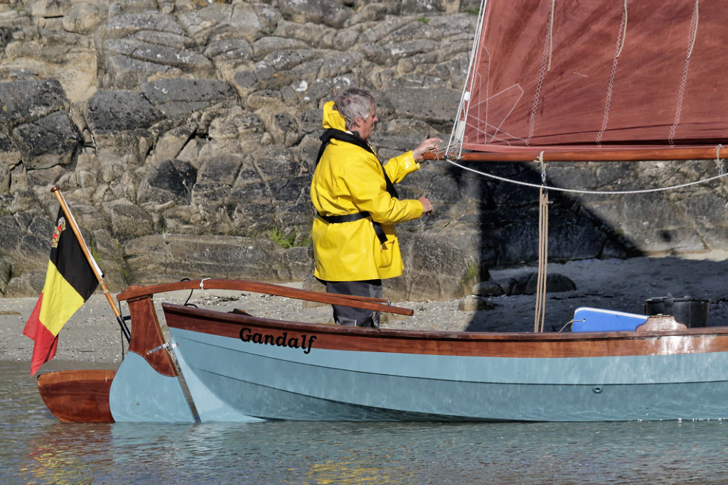 William est là avec Gandalf, qu'il a adapté à son goût avec de nouvelles couleurs, une double pompe de cale électrique et un grand gennaker. 