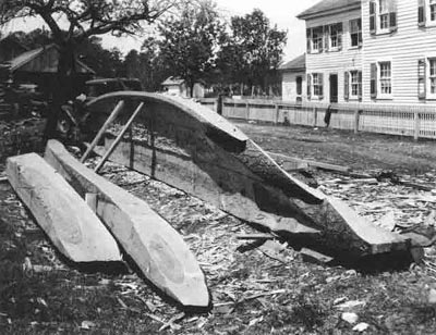 Log canoe