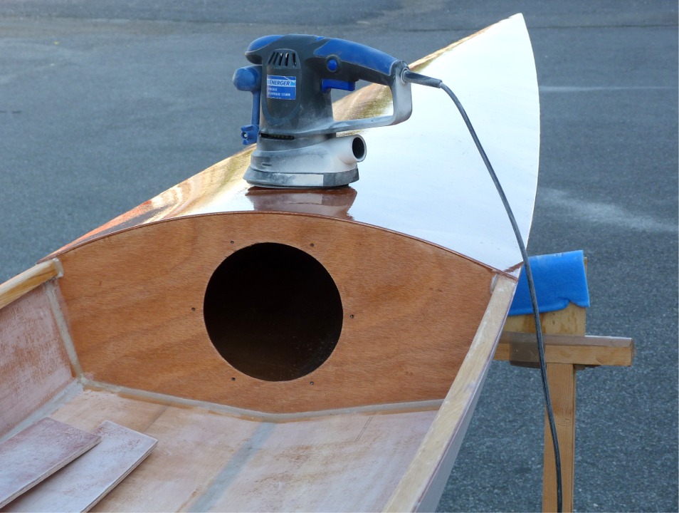 Le lendemain, je m'appr&ecirc;te &agrave; poncer l'&eacute;poxy du pontage de l'Oxford Shell. 